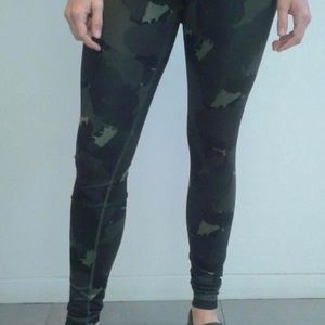 Lululemon wunder under